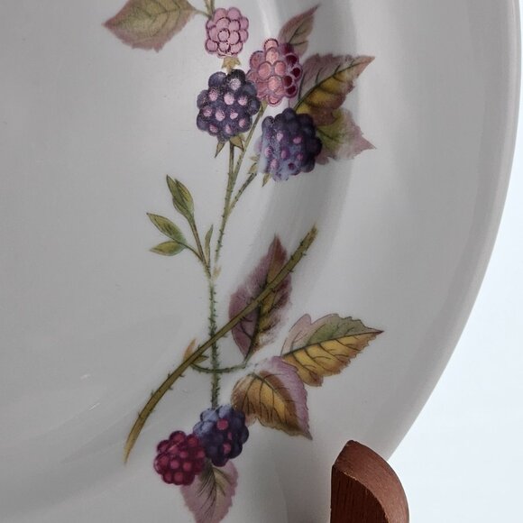 4 Royal Worcester Evesham Dessert Salad Plates 8" fruits & vegetables vtg flaw - Picture 4 of 12